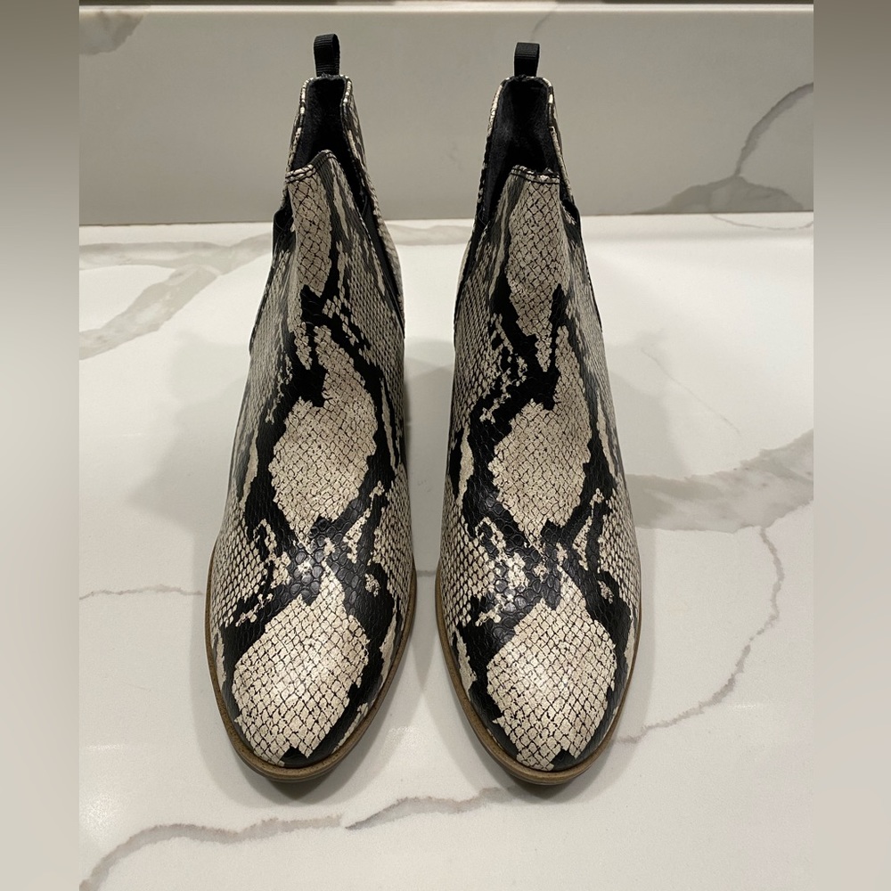 Dr. Scholl’s Teammate Pointed Toe Snakeskin Embossed Ankle Bootie